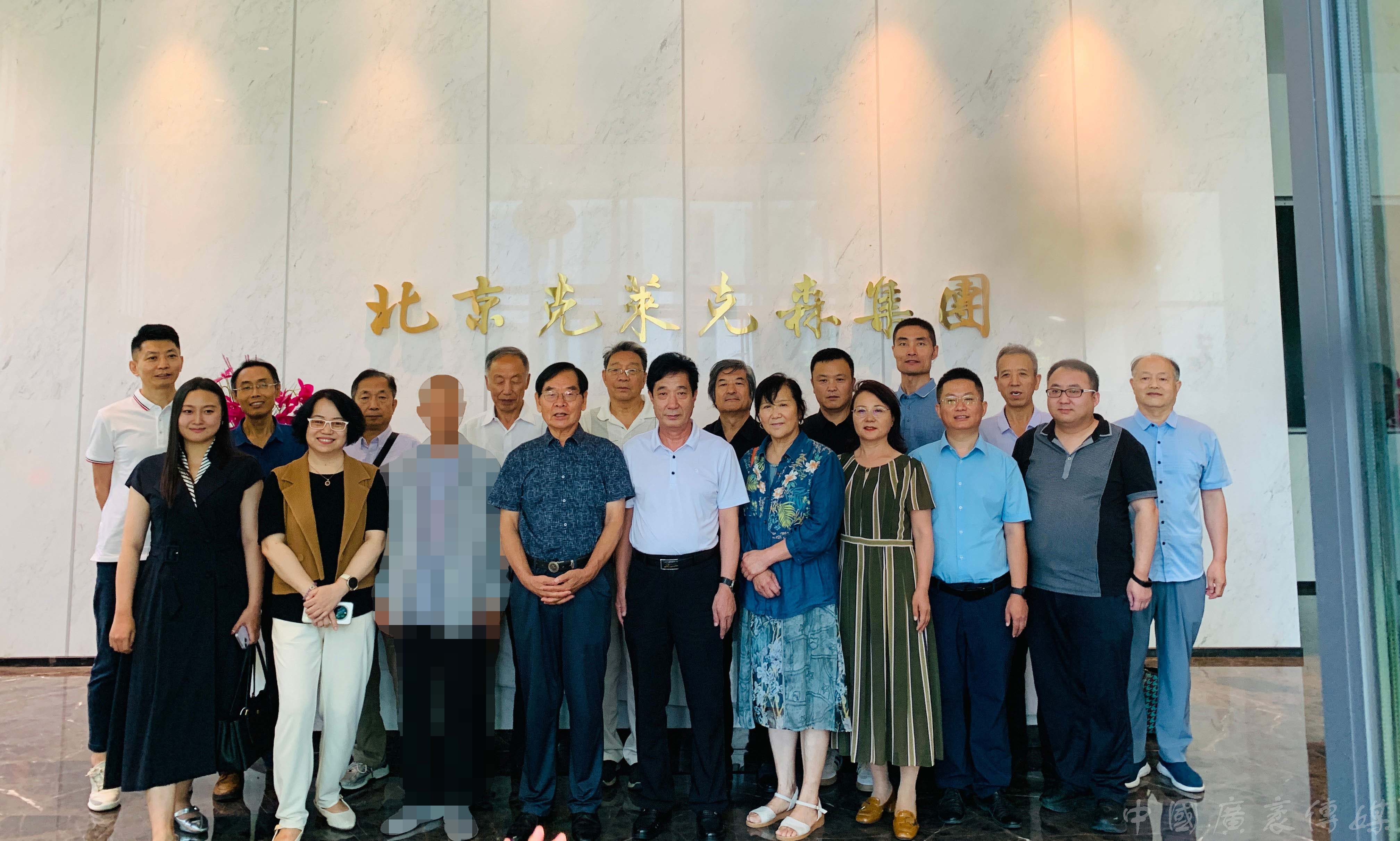 1753493281646491.jpg 会议人员合影 2.jpg